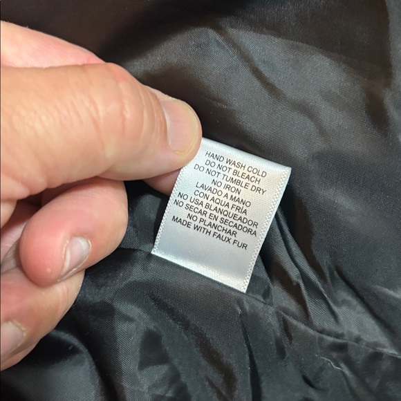 Luxurious Black Faux Fur Jacket - Picture 5 of 7